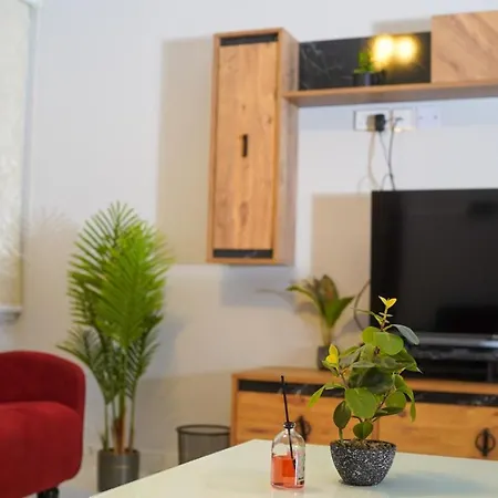 Aeco Lovely 2 Bedroom Apartment For Family And Friends Muscat Exterior photo